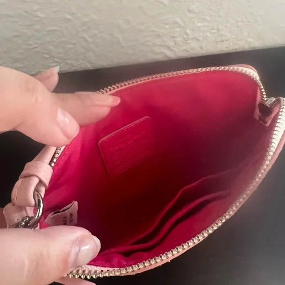 ✨NWOT - Coach Floral Corner Zip Wristlet✨ - Picture 8 of 9